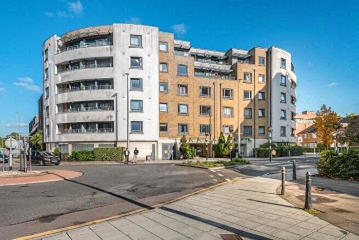 2 Bedroom Apartment For Sale In Chertsey Road, Woking, Surrey, GU21