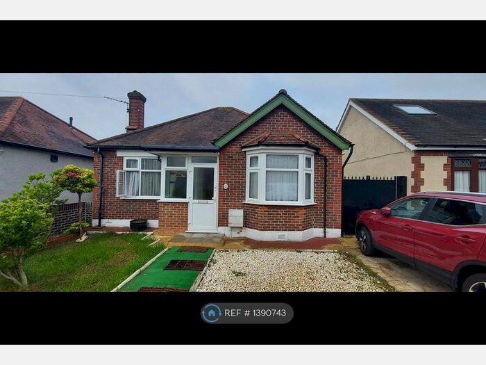 4 Bedroom Bungalow To Rent In Feltham, Feltham, TW13