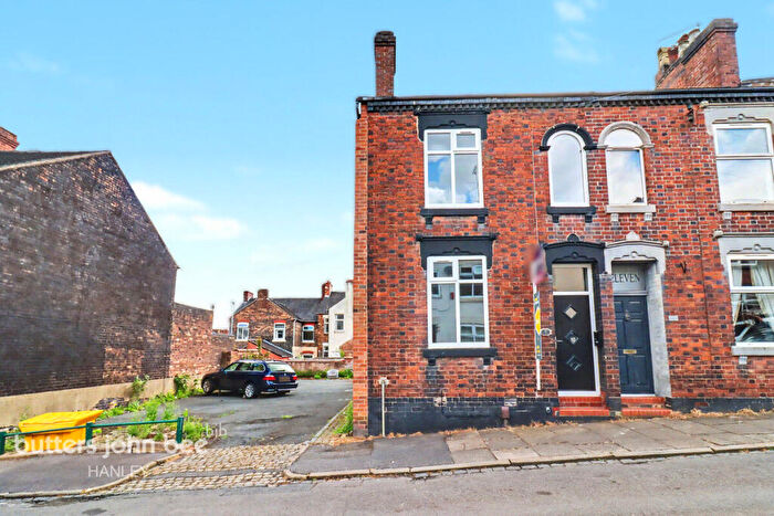 4 Bedroom End Of Terrace House To Rent In Oriel Street, Stoke-On-Trent, ST4