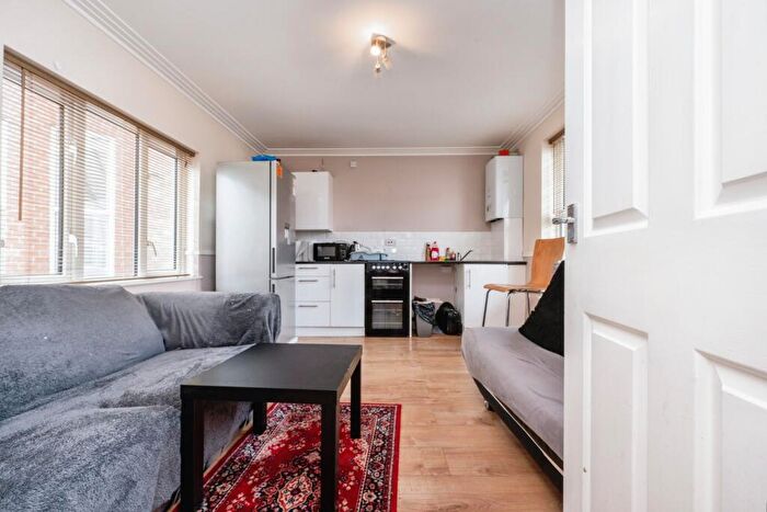 1 Bedroom Flat For Sale In Goldington Avenue, Bedford, Bedfordshire, MK40