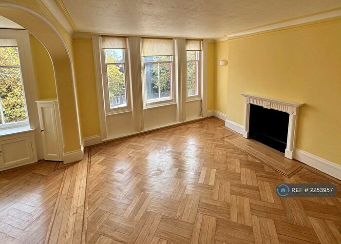 2 Bedroom Flat To Rent In Oxford & Cambridge Mansions, London, NW1