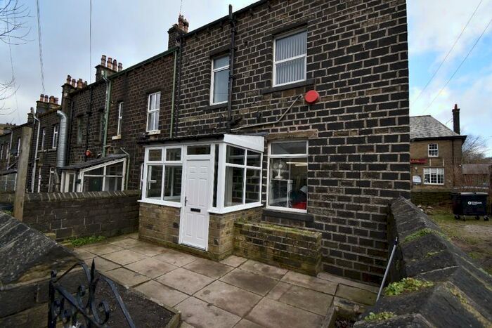 4 Bedroom Apartment To Rent In Peel Street, HD7