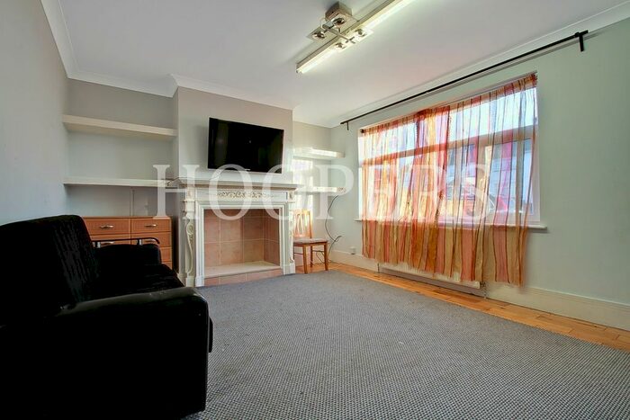 3 Bedroom Property To Rent In Aboyne Road, London, NW10