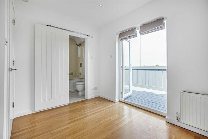 2 Bedroom Flat To Rent In Upper Richmond Road West, East Sheen, SW14
