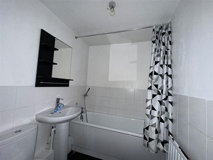 1 Bedroom Flat For Sale In Lorenzo House, Medici Close, IG3