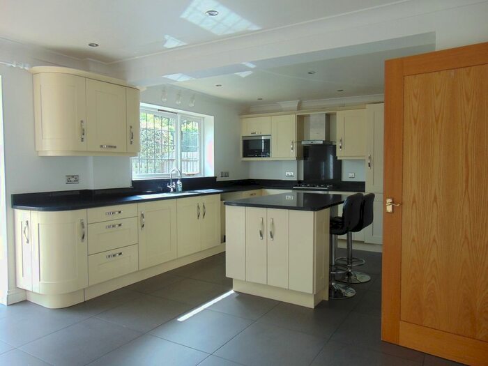 5 Bedroom Detached House To Rent In Athenia Close, Goffs Oak Cuffley EN7