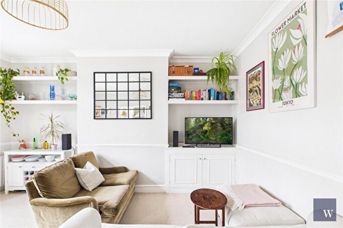 3 Bedroom Apartment For Sale In Romola Road, London, SE24