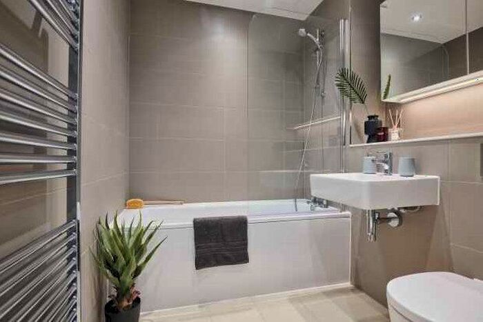 1 Bedroom Flat To Rent In North Row, Milton Keynes, MK9