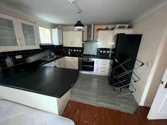 2 Bedroom Flat To Rent In , Avondale Road, South Croydon, CR2