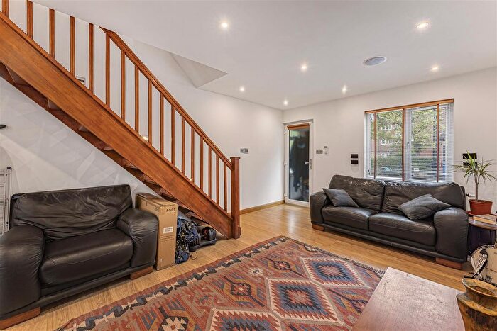 2 Bedroom Property To Rent In Henley Drive, Bermondsey, SE1