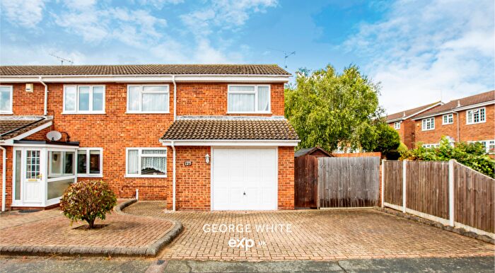 3 Bedroom End Of Terrace House For Sale In Yarnacott, Shoeburyness, SS3