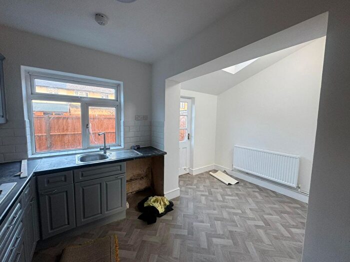 5 Bedroom Town House To Rent In Pekin Street, London, E14