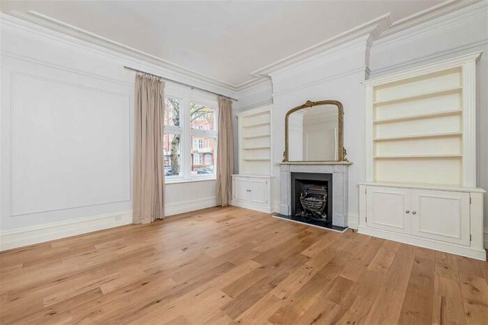 2 Bedroom Flat To Rent In Adeline Place, London WC1B