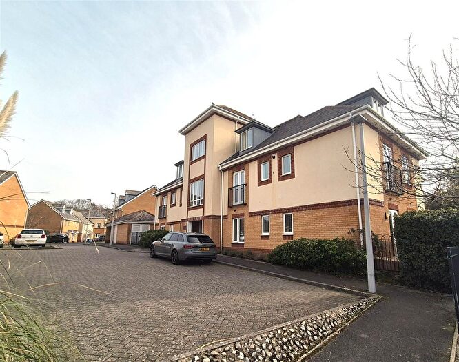 2 Bedroom Flat For Sale In Doulton Gardens, Lower Parkstone, Poole, BH14