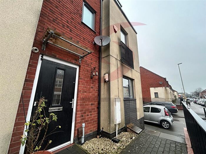 5 Bedroom Semi Detached House To Rent In Ross Walk, Belgrave, Leicester, LE4