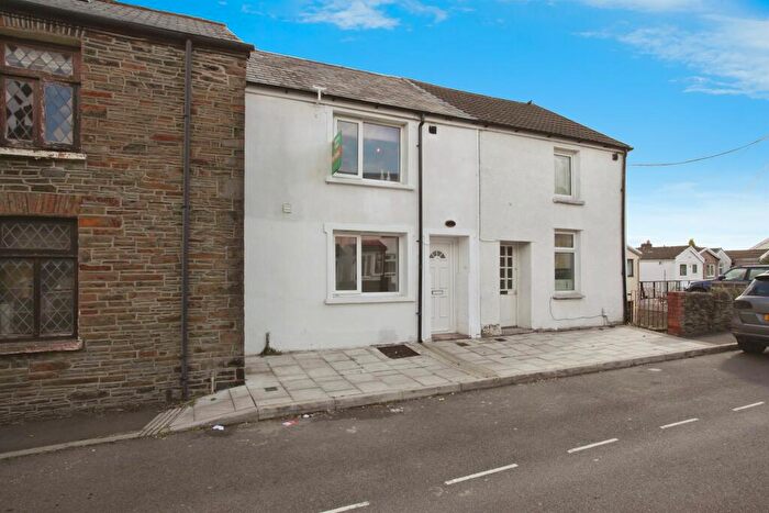 4 Bedroom End Of Terrace House For Sale In Old Park Terrace, Pontypridd, CF37