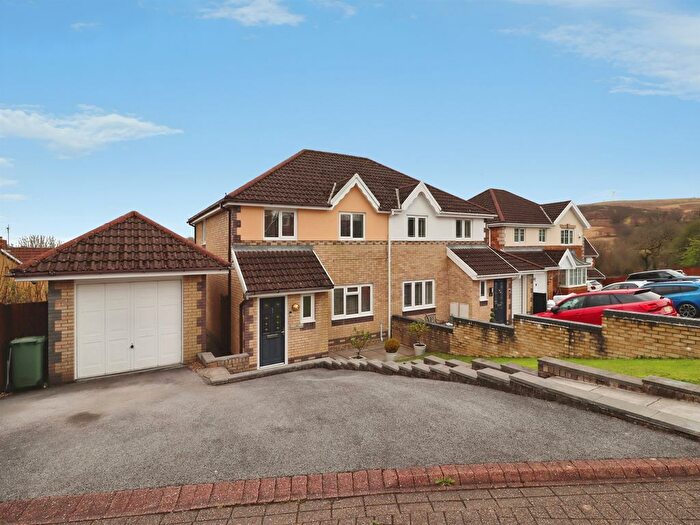 3 Bedroom Semi-Detached House For Sale In Swyn Y Nant, Tonyrefail, Porth, CF39