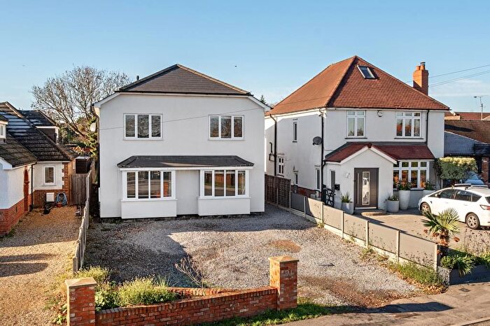 4 Bedroom Detached House For Sale In Woodley, Berkshire, RG5