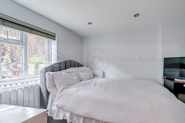 1 Bedroom Flat To Rent In Devonport Road, Shepherds Bush, London, W12