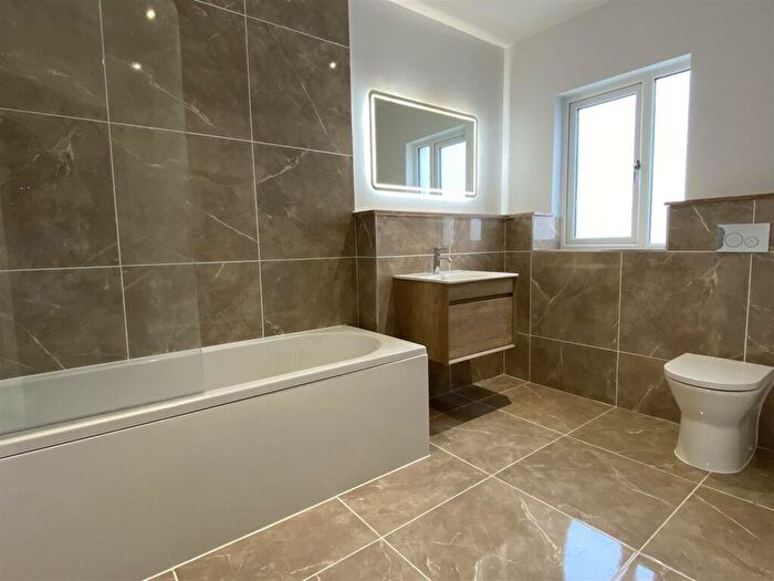 2 Bedroom Flat For Sale In Beaumaris, LL58