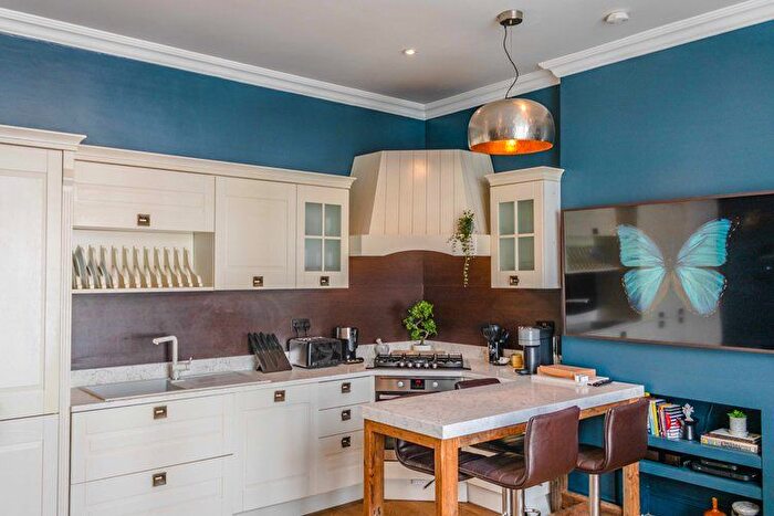 2 Bedroom Flat To Rent In B Bartholomew Road, London, NW5