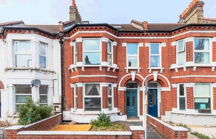 3 Bedroom Flat To Rent In Pathfield Road, London, SW16