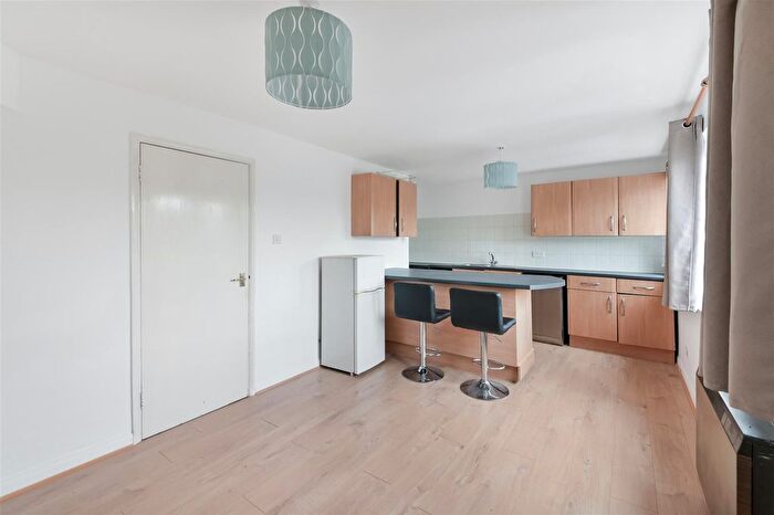 1 Bedroom Flat To Rent In Wellington Road, Wimbledon Park, SW19