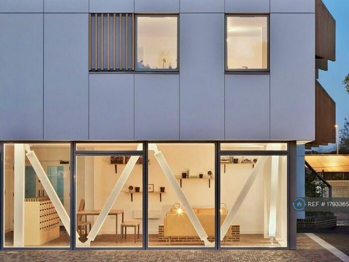 1 Bedroom Flat To Rent In Paxton House, London, SE25