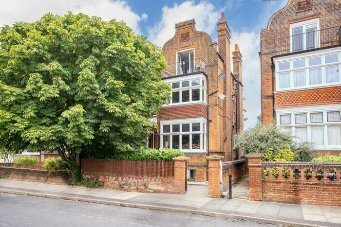 2 Bedroom Flat To Rent In Cadogan Road, Surbiton, KT6