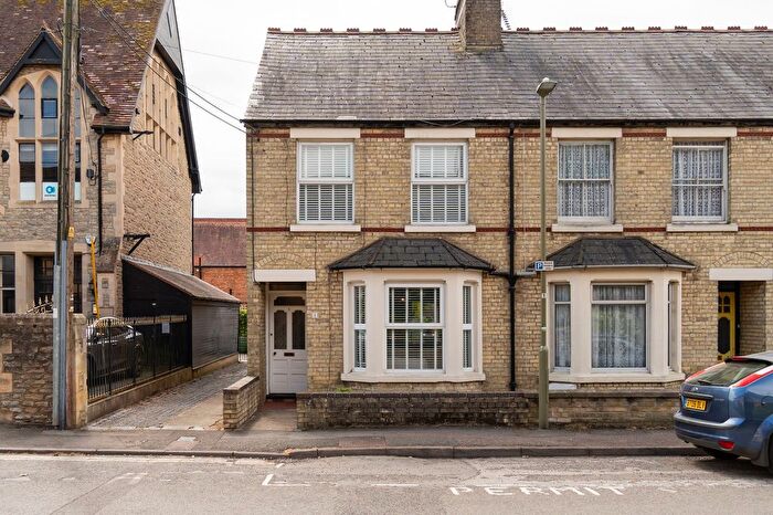 3 Bedroom End Terrace House For Sale In Priory Road, Bicester, OX26