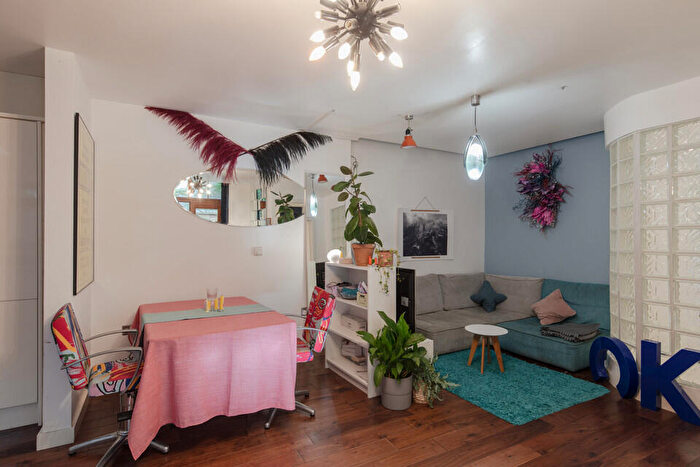 2 Bedroom Flat For Sale In Chadwick Road, Peckham Rye, SE15