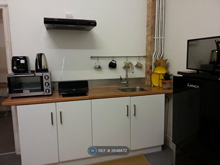 1 Bedroom Flat To Rent In Battersea Bridge Rd, London, SW11