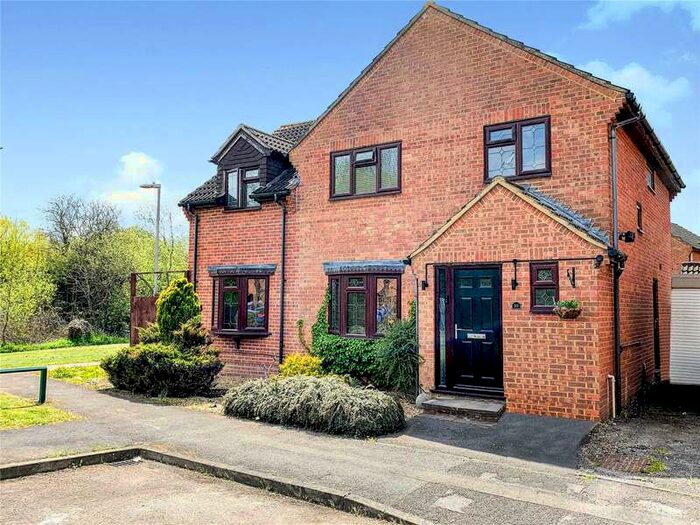 Houses for sale & to rent in RG7 4BL, Bottom Lane, Sulhamstead Reading