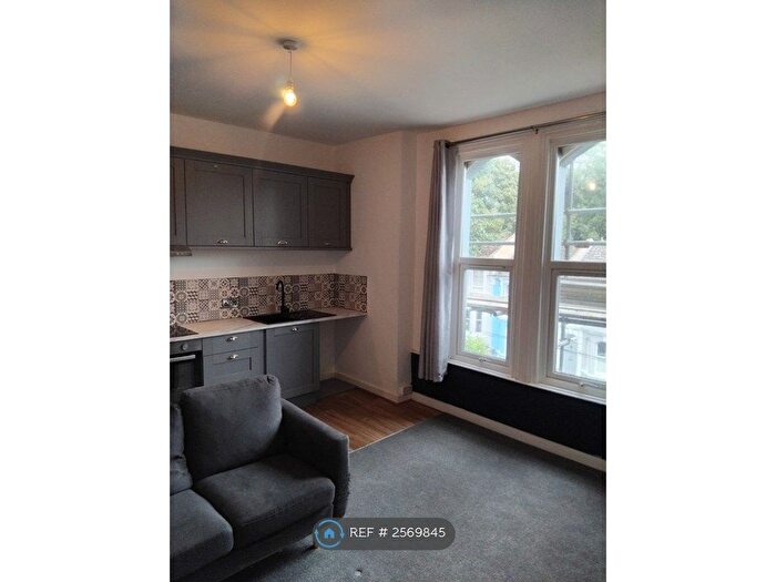 2 Bedroom Flat To Rent In St. James Road, Hastings, TN34