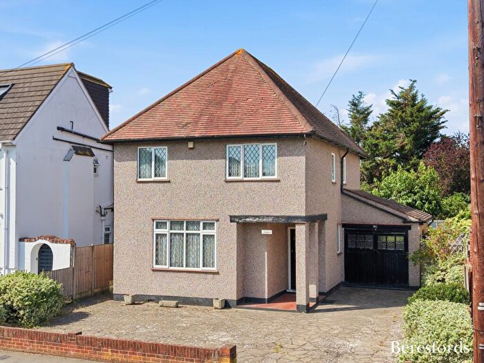 3 Bedroom Detached House For Sale In Redden Court Road, Romford, RM3