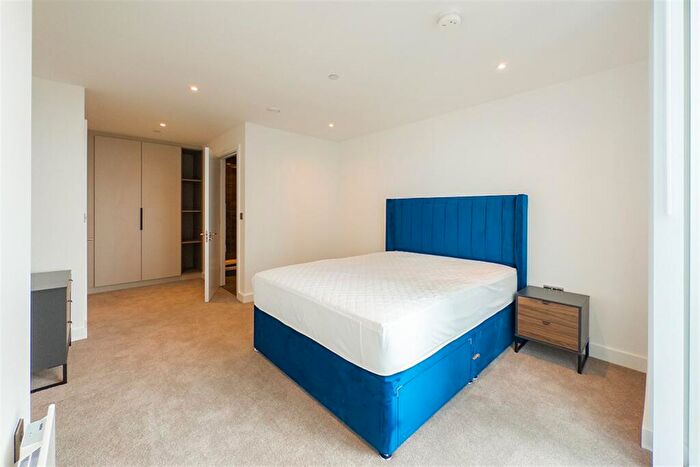 2 Bedroom Apartment To Rent In The Blade, M15