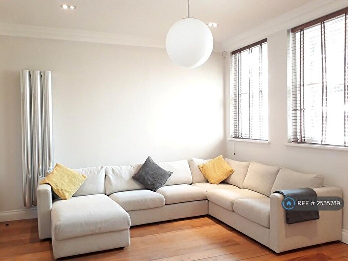 4 Bedroom Semi-Detached House To Rent In Richmond Avenue, London, N1