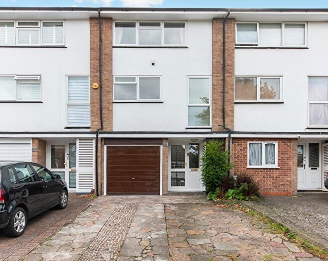3 Bedroom Town House For Sale In Cavendish Road, Sutton, SM2