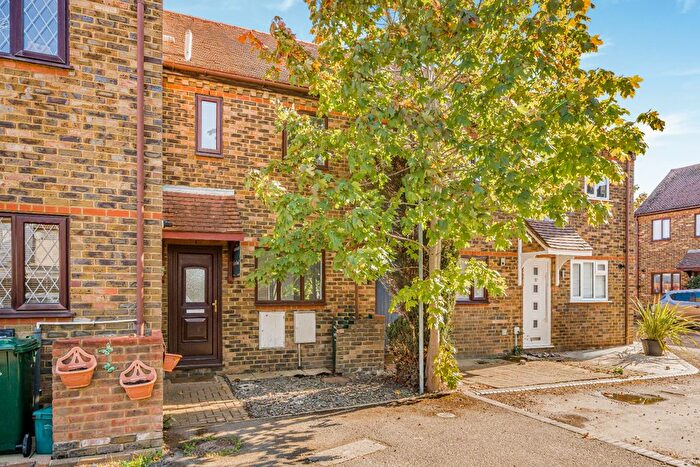 1 Bedroom Terraced House For Sale In Squires Walk, Ashford, TW15