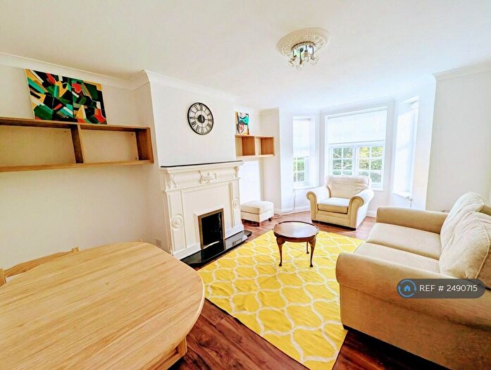 2 Bedroom Flat To Rent In Lyttelton Court, London, N2