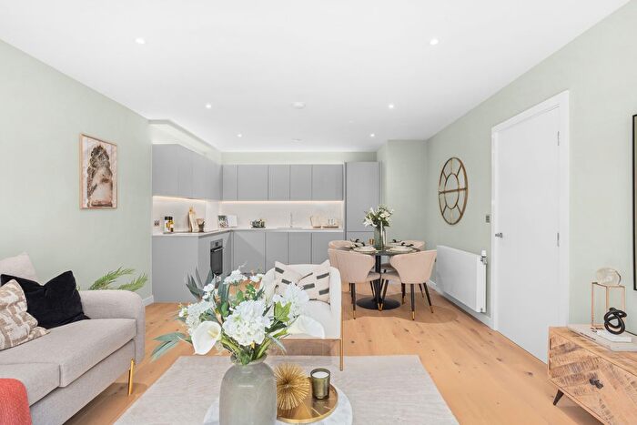2 Bedroom Flat For Sale In Goswell Road, Islington, EC1V