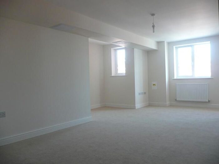2 Bedroom Flat To Rent In Drummond Grove, Willesborough, Ashford, Kent, TN24