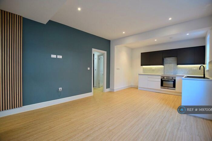 1 Bedroom Flat To Rent In Massetts Road, Horley, RH6