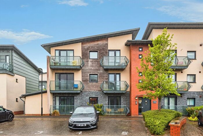 2 Bedroom Flat For Sale In Allen Close, Swindon, SN3