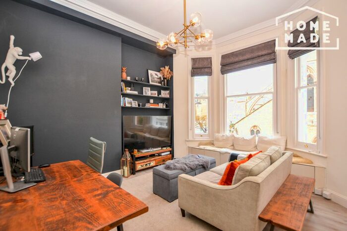 2 Bedroom Flat To Rent In Castletown Road, West Kensington, W14