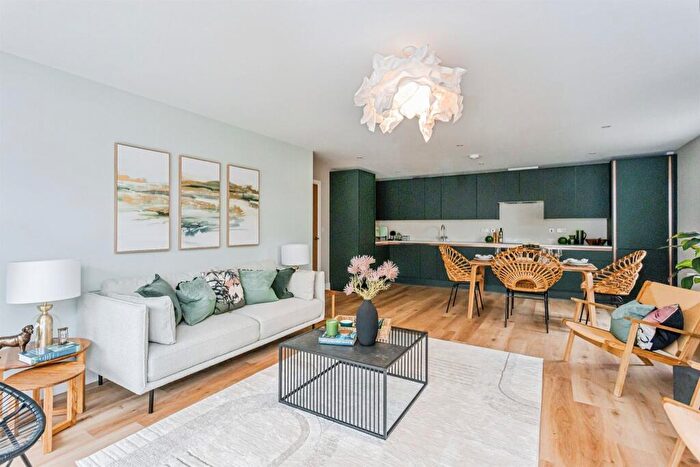 1 Bedroom Apartment For Sale In Kilnwood Court, Burgess Hill, RH15