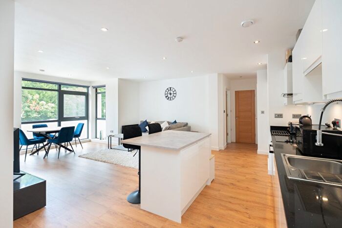 2 Bedroom Flat For Sale In Hopewood Park, Deepdene Avenue, Dorking, RH5