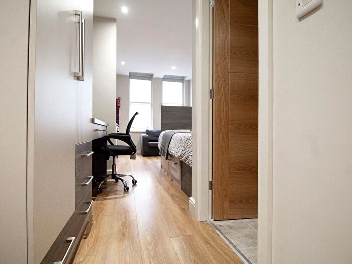 Apartment To Rent In Apt, St Paul's #, LS1