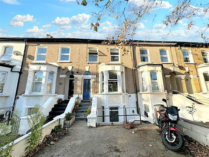 2 Bedroom Maisonette To Rent In Wallwood Road, Leytonstone, E11