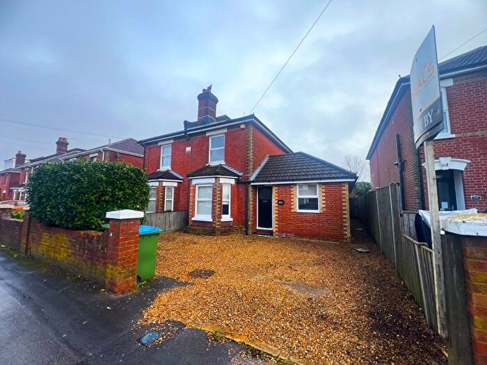 3 Bedroom Semi-Detached House To Rent In Whites Road, Bitterne, Southampton, SO19